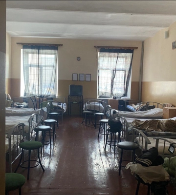 Заборона сидіти й лежати у вільний час: ще одну колонію перевірили у Харкові