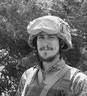 Воїна Дмитра Братину, якого рятували у запорізькому госпіталі, сьогодні провели в останню путь на Львівщині