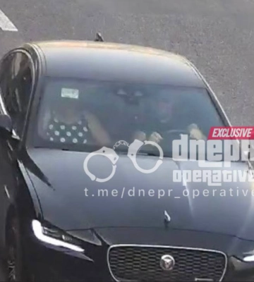 За кермом був чоловік: у мережі потрапили кадри порушення ПДР водієм Jaguar, якого у Дніпрі застрелив патрульний
