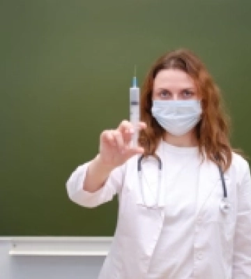 На Волині фахівці закликають освітян вакцинуватись від інфекцій, аби убезпечити дітей від хвороб