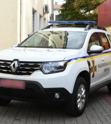 Луцьким гвардійцям передали і освятили нового джипа 