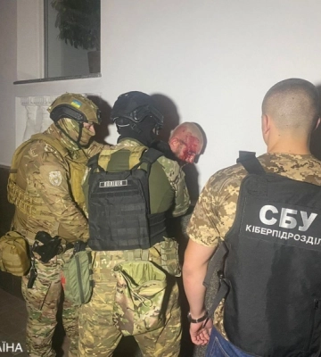 Все лицо в крови: СБУ жестко задержала скандального блогера в Полтаве