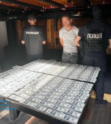 20 тис. доларів за вплив на службових осіб військкомату– одеситу повідомлено про підозру