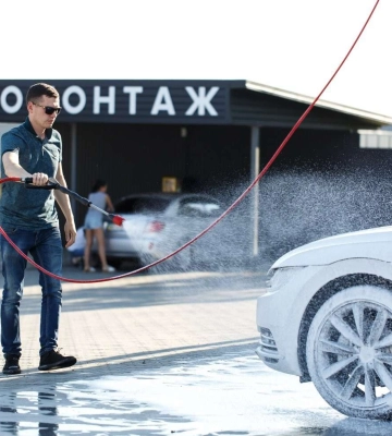 Як правильно помити машину на мийці самообслуговування: поради водіям Дніпра