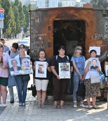 В Киеве прошла акция в поддержку гражданских заложников, удерживаемых Россией. ВИДЕО+ФОТОрепортаж