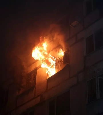 В Днепре горела пятиэтажка: 2 человека пострадали, 44 спасли