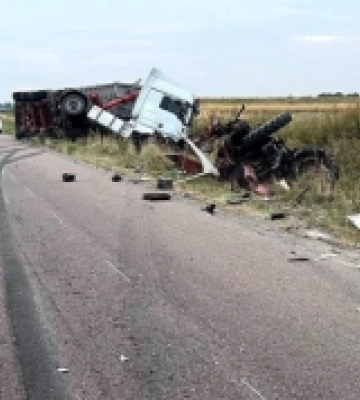 На Кореччині зіштовхнулися трактор та вантажівка: тракторист в реанімації. ФОТО
