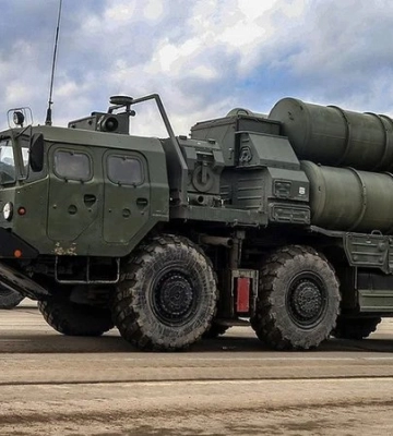 «Абсолютно бездоганно». У Криму С-400 Тріумф було знищено новою українською ракетою — Данілов