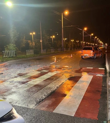 Пізно ввечері у Львові під колеса автомобіля потрапила 16-річна дівчина