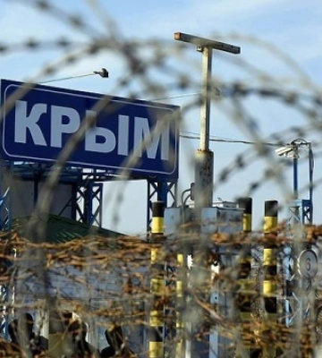 У Криму біля мечетей окупанти роздають мусульманам повістки