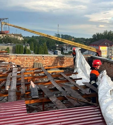 На Хмельниччині долають наслідки буревію