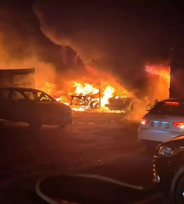 У Дніпрі вночі виникла пожежа на території приватної автостоянки