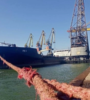 Росіяни використовують &quot;тіньовий флот&quot; для грабунку українських портів на окупованих територіях, - ВМС