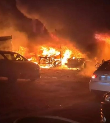 У Дніпрі рятувальники загасили масштабну пожежу на території приватної автостоянки