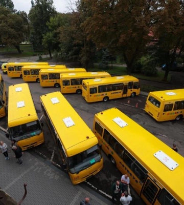 20 громад Львівщини сьогодні отримали 21 новий шкільний автобус (ФОТО, ВІДЕО)