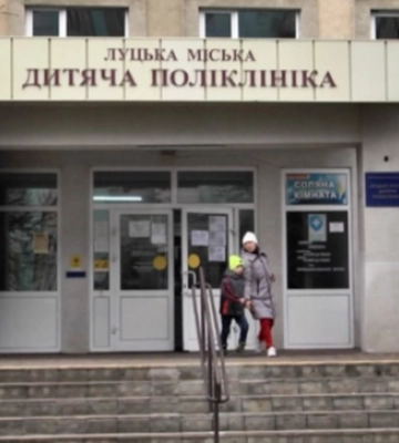 «3500 прийомів у день», - директорка Луцької дитячої поліклініки обурена величезною кількістю відвідувань в останні дні літа