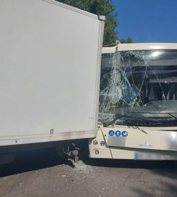 У Кропивницькому водій автобуса спричинив ДТП