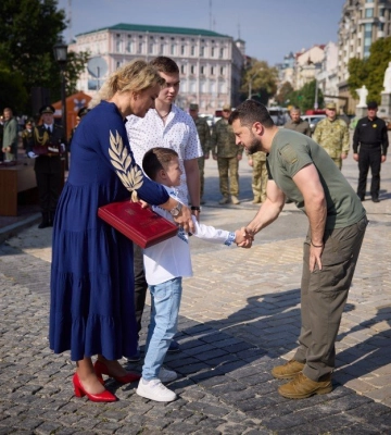 Герой України посмертно: родині загиблого волинянина Сергія Сучкова Зеленський вручив «Золоту Зірку»