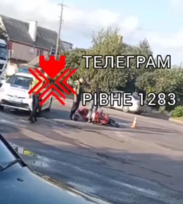 У Рівному знову ДТП з мотоциклістом (ВІДЕО)