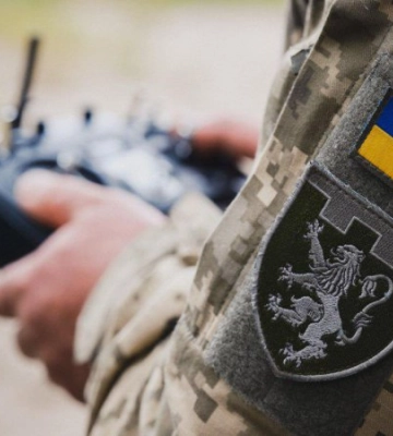 За допомогою ударного дрона під Бахмутом знищили три одиниці російської техніки