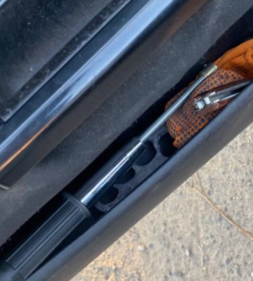 В Ужгороді, поліцейські помітили припарковане авто Volkswagen, водій якого сидів за кермом у безсвідомому стані