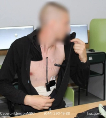 «Шпаргалки по-новому»: у сервісному центрі МВС Вінниці «накрили» аферу водія під час теоретичного