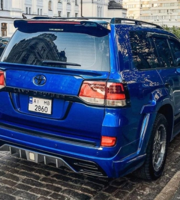 У Києві помітили незвичайний Toyota Land Cruiser (Фото)
