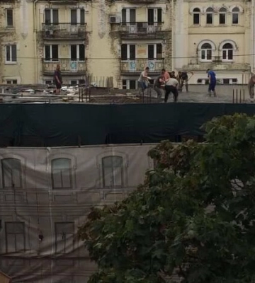 У Києві розбирають стародавній будинок на Андріївському узвозі 