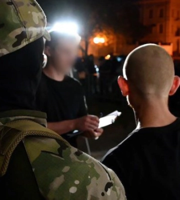 В Полтавской области фитнес-тренера, который унижал военных, взяли под стражу — полиция