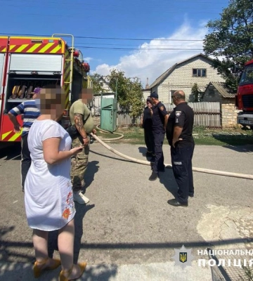 На Одещині поліцейський врятував від пожежі приватне домоволодіння