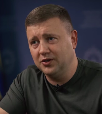Коваль каже, що з початку війни жив у кабінеті, а ще трохи посивів