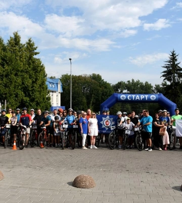 На Рівненщині відбувся благодійний велопробіг, на якому зібрали 200 тисяч гривень для ЗСУ
