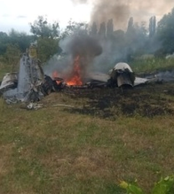 Розбита техніка та уламки на землі: з’явились перші кадри наслідків авіакатастрофи на Житомирщині