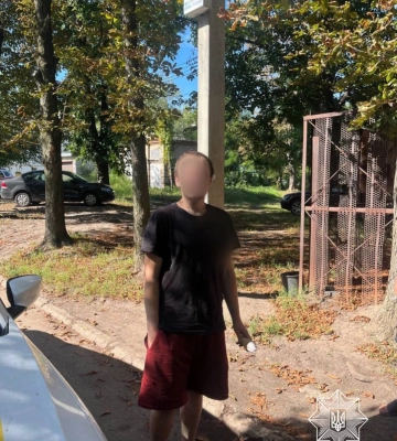 Украли банковскую карту и пытались убежать: в Харькове поймали грабителей
