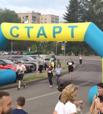 &quot;Шаную воїнів, біжу за Героїв України&quot;: у Рівному понад 200 людей взяли участь в патрітичному забігу