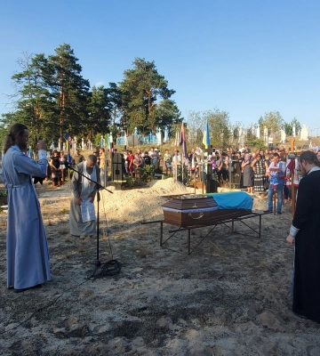 Залишився син і однорічна донечка: на Волині попрощалися з молодим Героєм Михайлом Деркачем