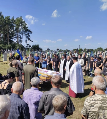 Мав золоті руки й любив онуків: на Волині попрощалися з Героєм Миколою Дем&#039;янчуком