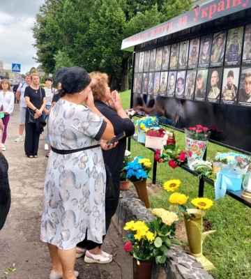 У Рожищі відкрили стелу пам’яті загиблих Героїв