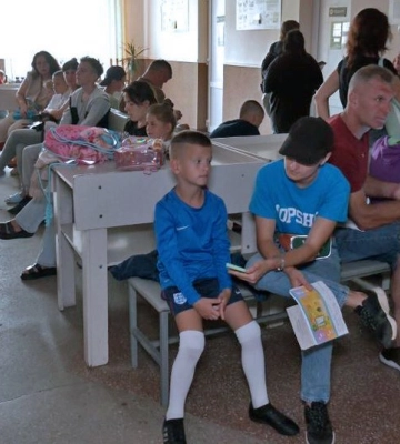 У Луцькій поліклініці перед початком навчального року черги на медогляд