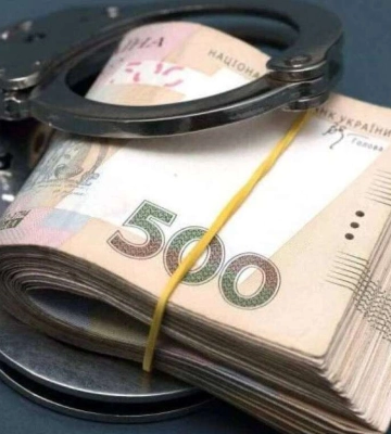 У Дніпрі п’яний чоловік з наркотиками намагався відкупитися від поліції: як його покарали