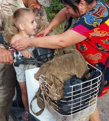 Трирічний малюк з Рокитного подолав 4 кілометри. Його випадково знайшли у полі