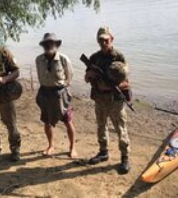 Пограничники &quot;поймали&quot; американца на каяке. Он случайно пришвартовался к берегу Одессы