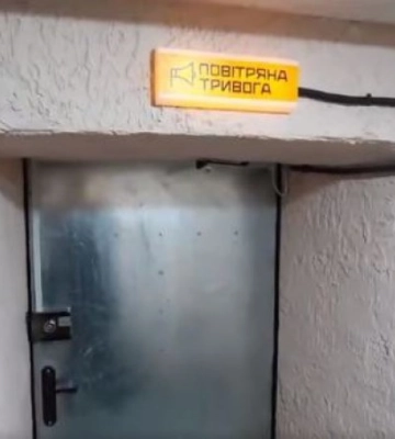 В укриттях Херсона почали встановлювати автоматичні двері