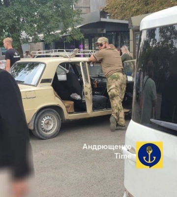 Рашисты уже проводят «выборы» на остановках в Мариуполе