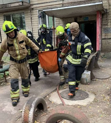 У Кривому Розі з палаючої квартири врятували чоловіка з опіками