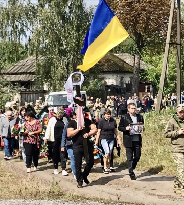 Кролевецька громада попрощалася із захисником України