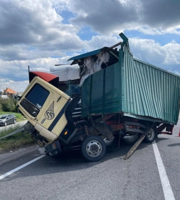 77-річний водій Мерседеса помер на місці: подробиці смертельної ДТП на Львівщині