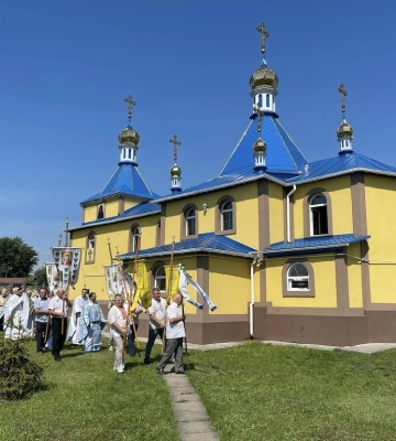 У Сарнах священник разом з громадою перейшов до української церкви