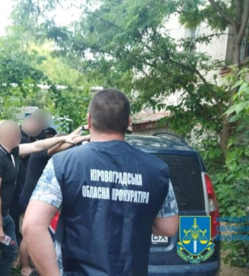 Поліцейського, якого викрили на хабарі, судитимуть на Кіровоградщині