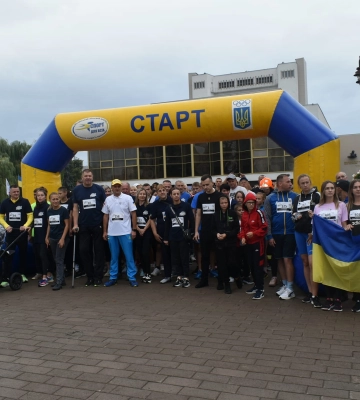 У Луцьку понад 400 осіб взяли участь у забігу, аби вшанувати пам’ять Героїв України